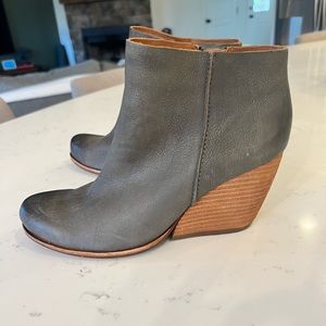 Kork Ease Dark Gray Leather Natalya Wedge Ankle Boots Size 8.5